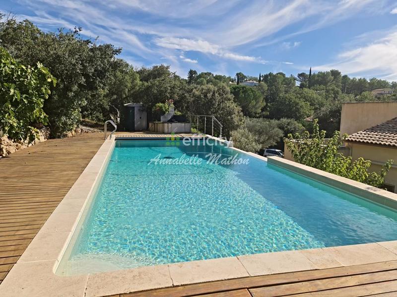 Maison - 280 m² - 8 pièces