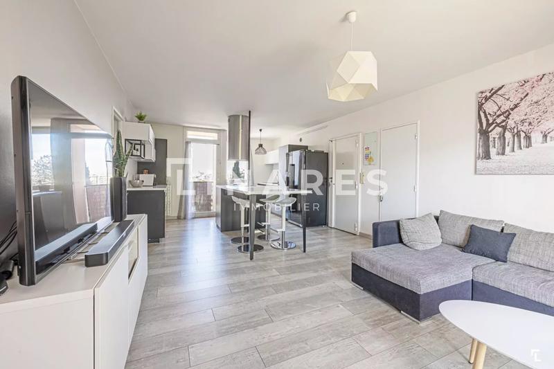 Appartement - 93 m² - 5 pièces