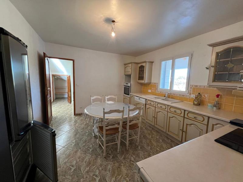 Maison - 250 m² - 9 pièces