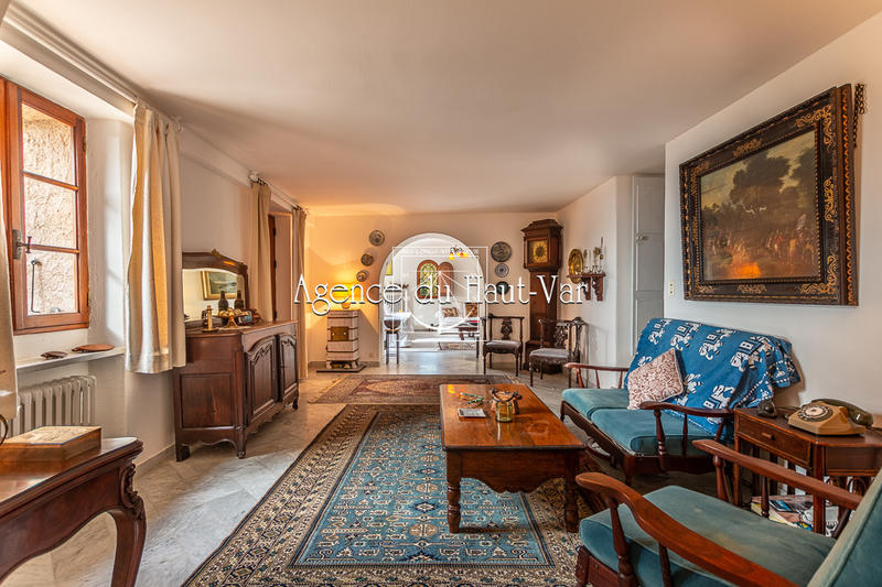 Propriété - 477 m² - 8 pièces