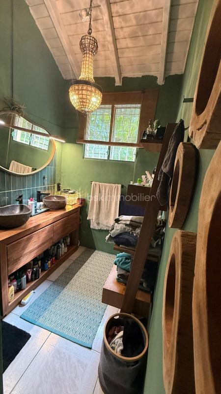 Propriété - 256 m² - 14 pièces