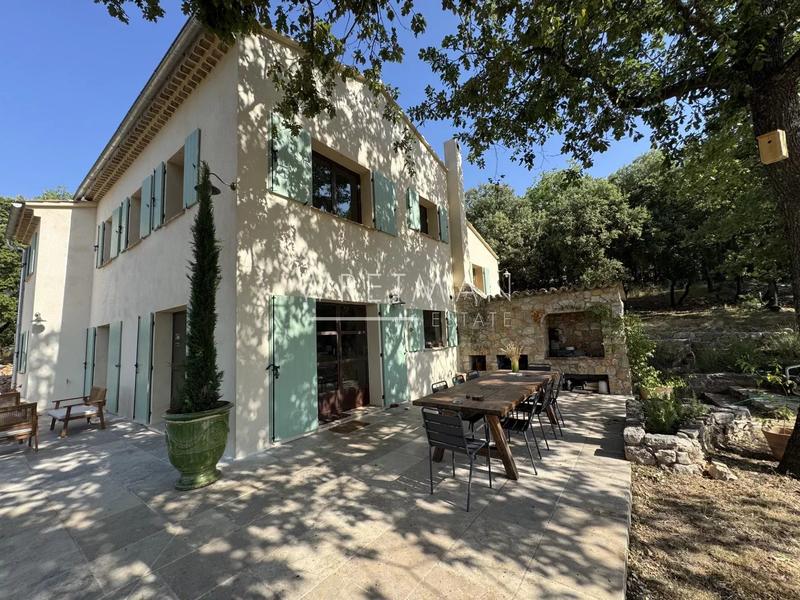 Villa - 200 m² - 5 pièces