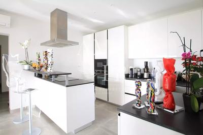 Villa - 265 m² - 6 pièces