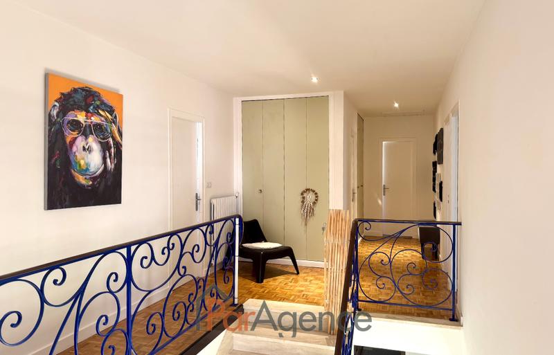 Maison - 290 m² - 9 pièces