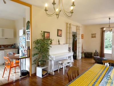 Maison - 172 m² - 9 pièces