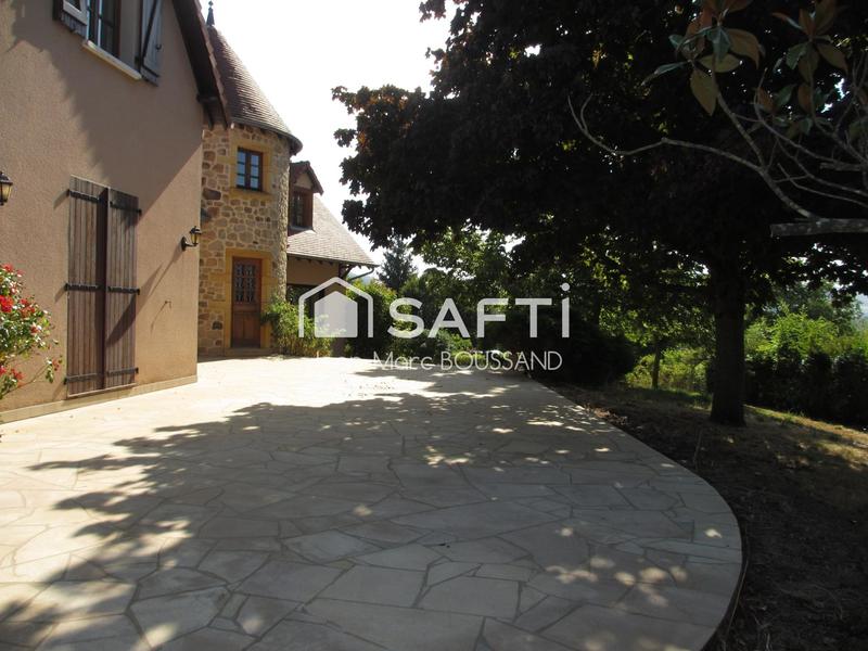 Maison de village - 222 m² - 8 pièces