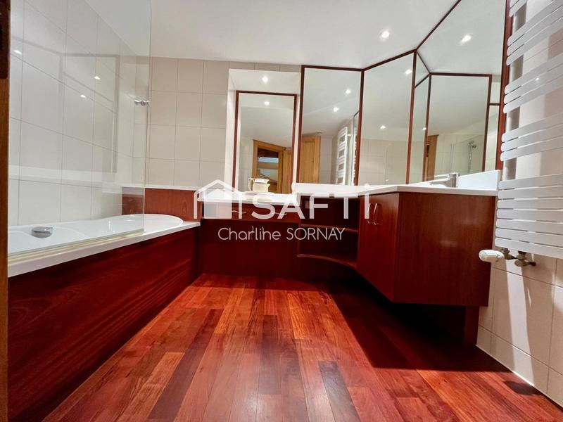 Maison - 185 m² - 8 pièces