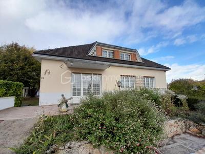 Maison - 93 m² - 5 pièces