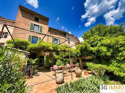 Maison - 482 m² - 14 pièces