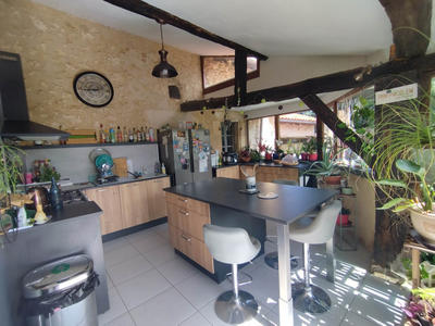 Maison - 230 m² - 8 pièces