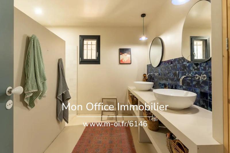 Maison - 330 m² - 10 pièces