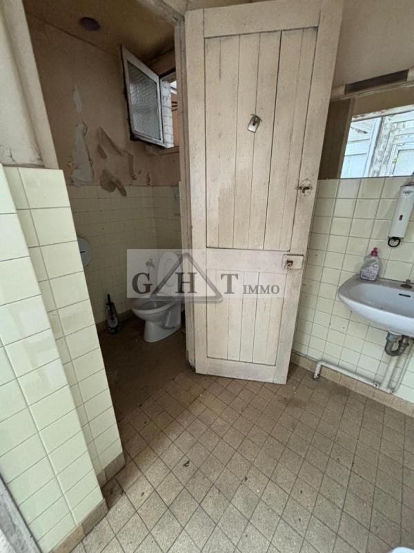 Entrepôt - 1 075 m²