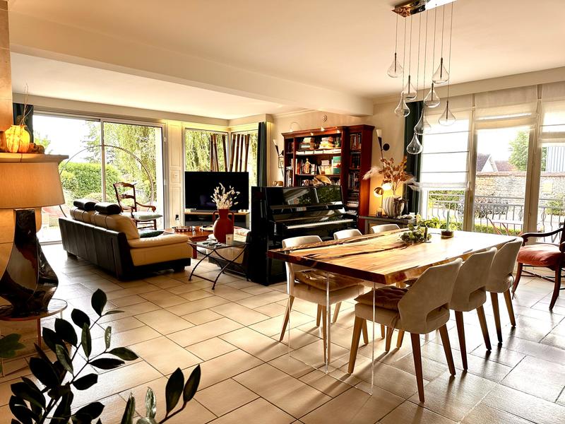 Maison - 230 m² - 5 pièces