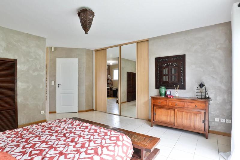 Maison - 220 m² - 5 pièces