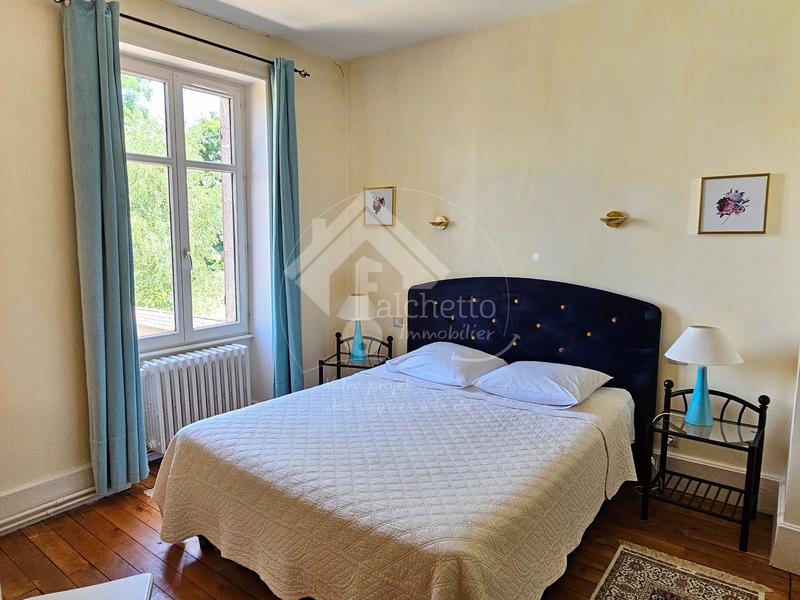 Propriété - 580 m² - 18 pièces