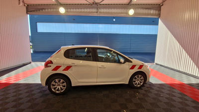 Peugeot 208 affaire Bluehdi 100 Ss Premium