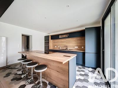 Maison - 276 m² - 10 pièces