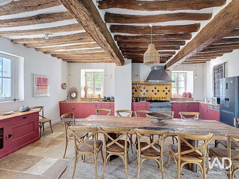 Maison - 1 445 m² - 20 pièces