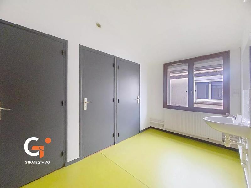 Local commercial - 238 m² - 9 pièces