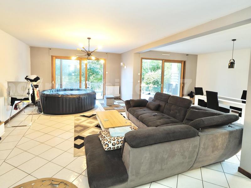 Propriété - 300 m² - 13 pièces