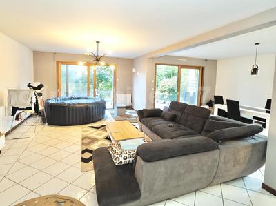 Propriété - 300 m² - 13 pièces