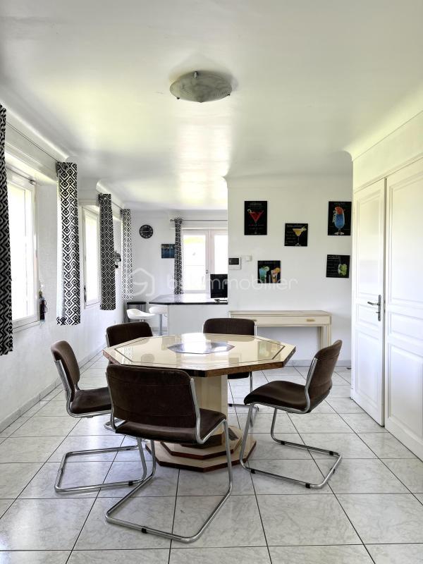 Maison - 282 m² - 9 pièces