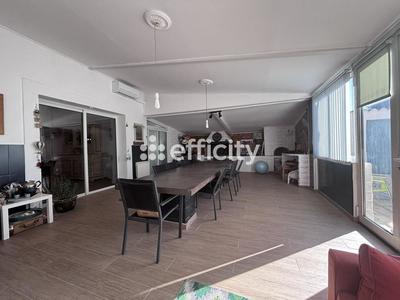 Maison - 203 m² - 7 pièces