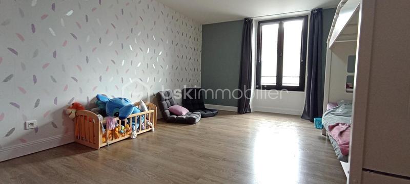 Maison - 247 m² - 8 pièces