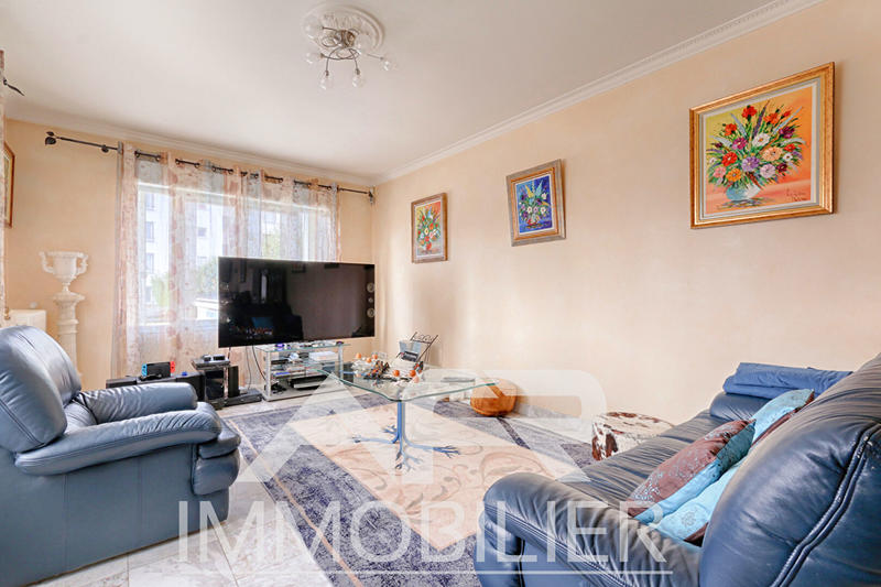 Maison - 300 m² - 8 pièces