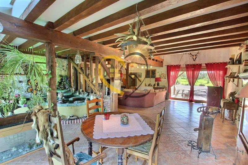 Propriété - 365 m² - 12 pièces