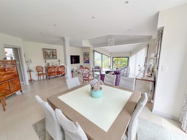 Maison - 200 m² - 7 pièces