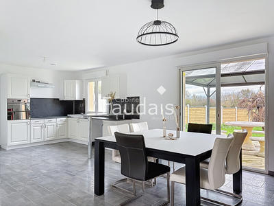 Maison - 94 m² - 4 pièces