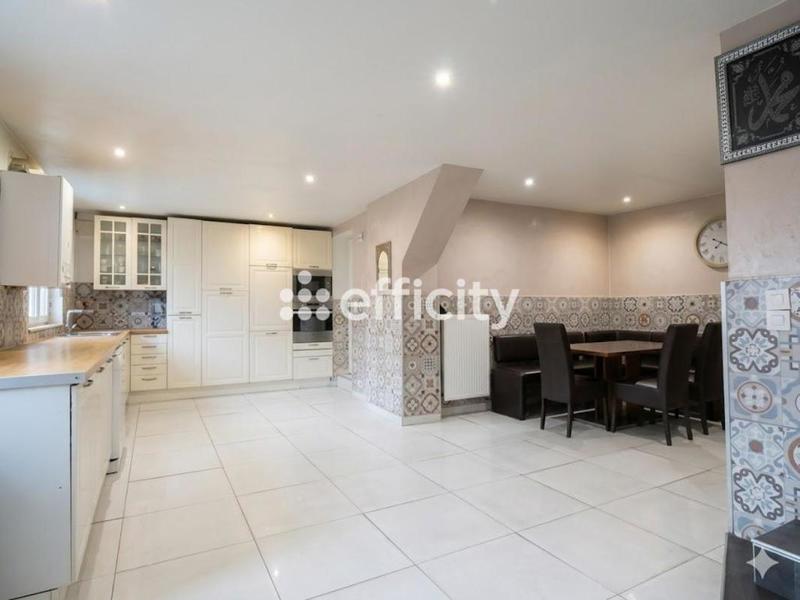 Appartement - 270 m² - 11 pièces