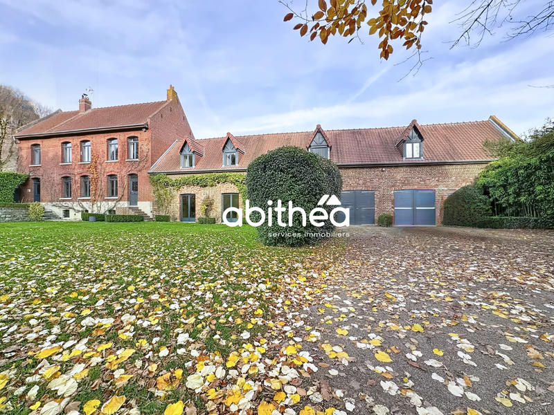 Propriété - 327 m² - 9 pièces