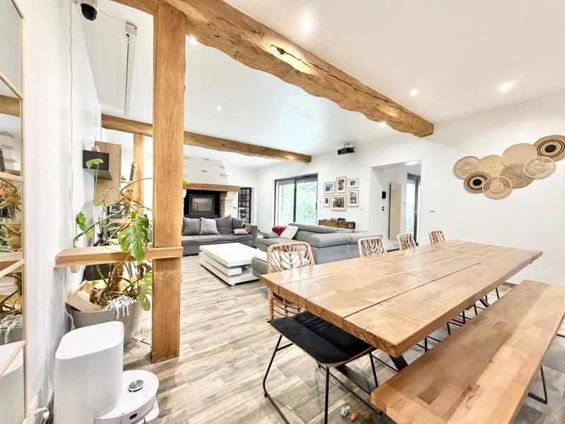 Maison - 214 m² - 7 pièces