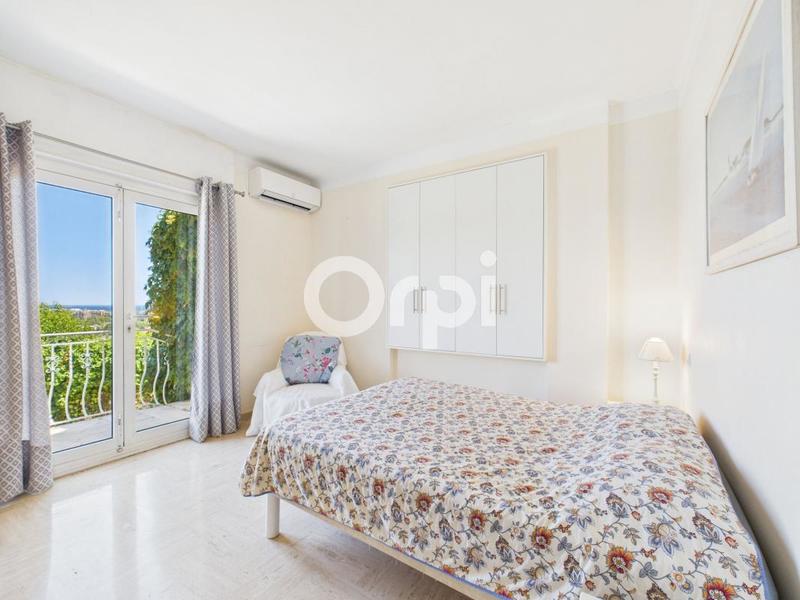 Villa - 253 m² - 6 pièces