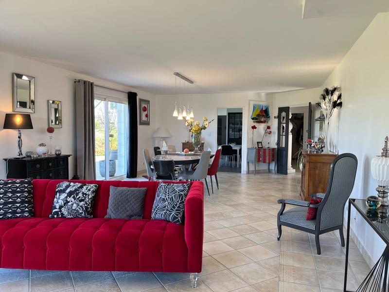Maison - 240 m² - 8 pièces