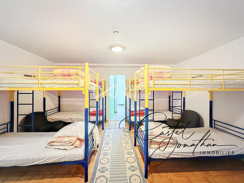 Maison - 460 m² - 8 pièces