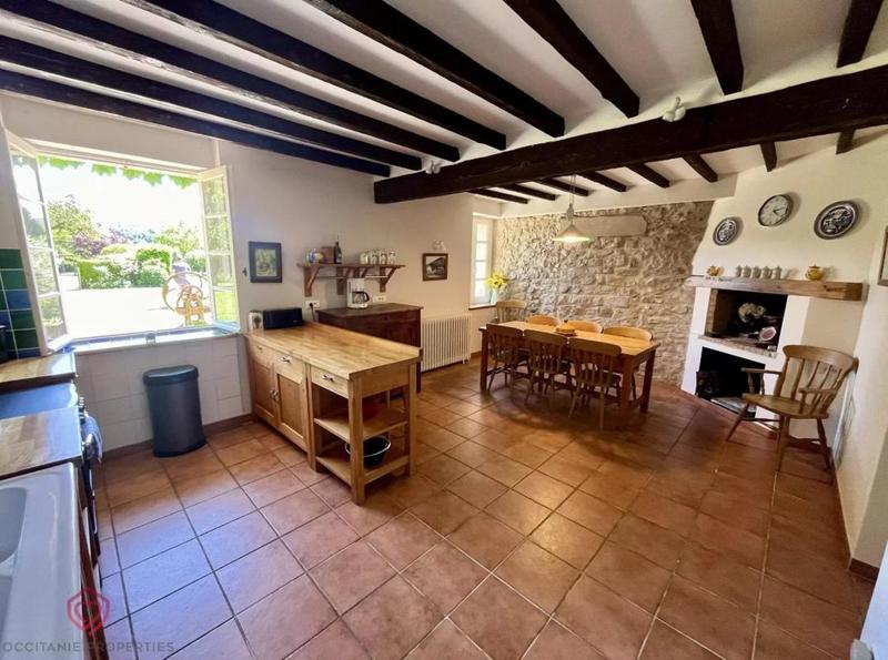 Propriété - 420 m² - 12 pièces