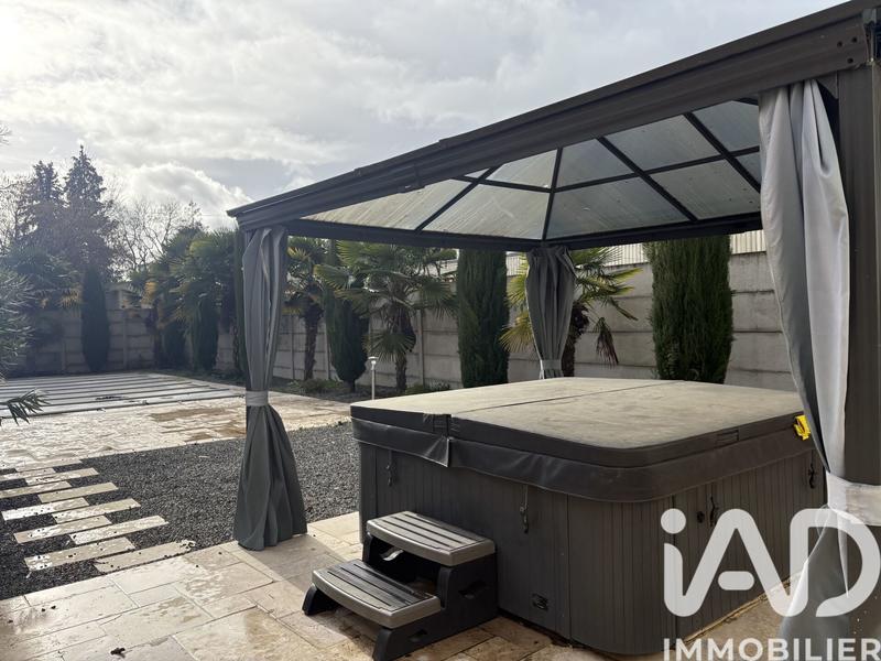 Maison - 265 m² - 9 pièces