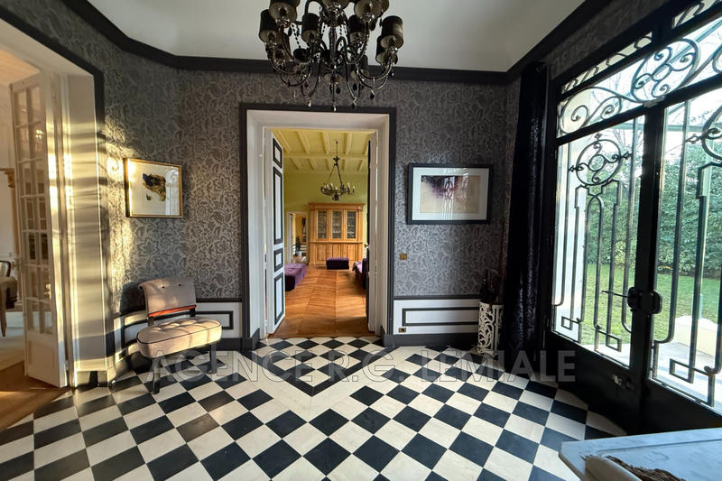 Maison - 326 m² - 12 pièces