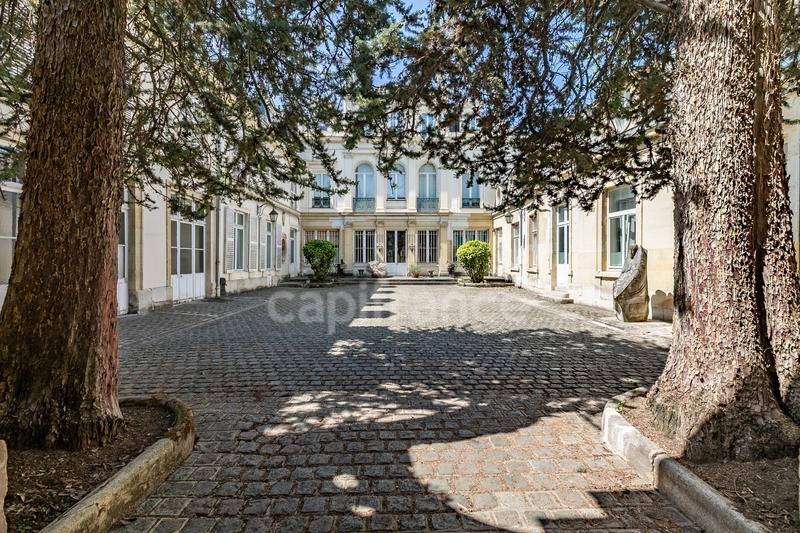 Appartement bourgeois - 260 m² - 6 pièces