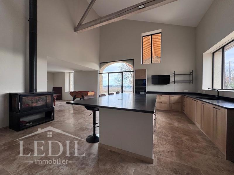 Propriété - 315 m² - 5 pièces