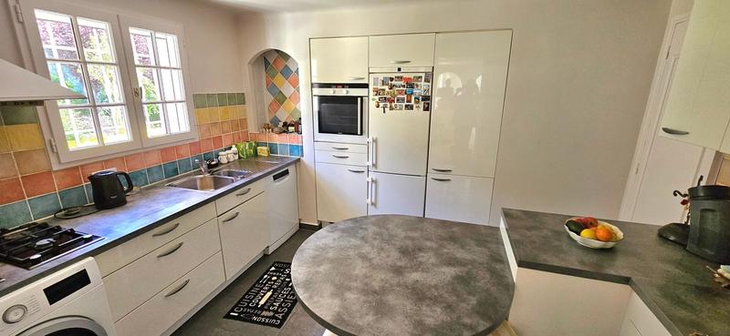 Maison - 242 m² - 7 pièces