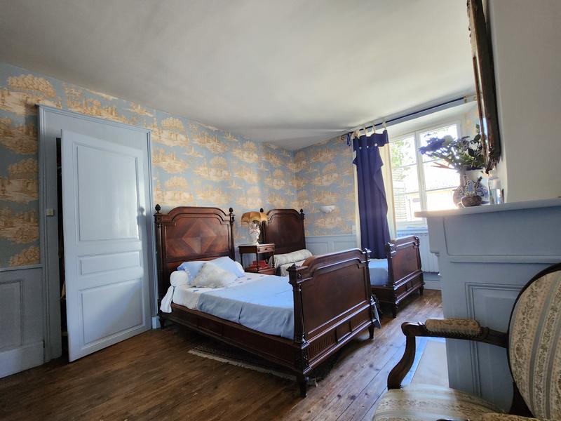 Propriété - 250 m² - 8 pièces