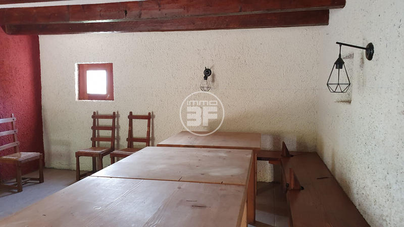 Maison - 256 m² - 8 pièces