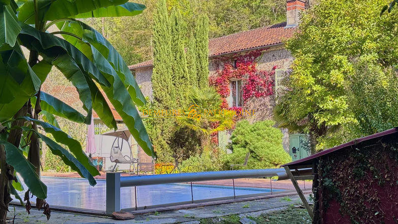 Maison - 304 m² - 7 pièces