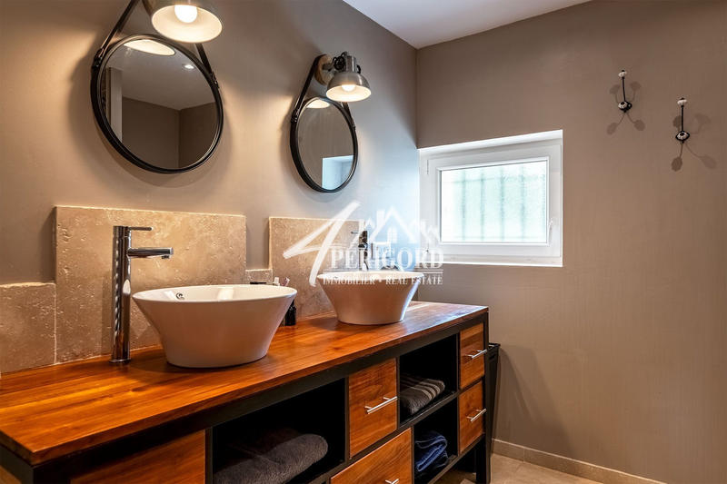 Maison ancienne - 173 m² - 8 pièces