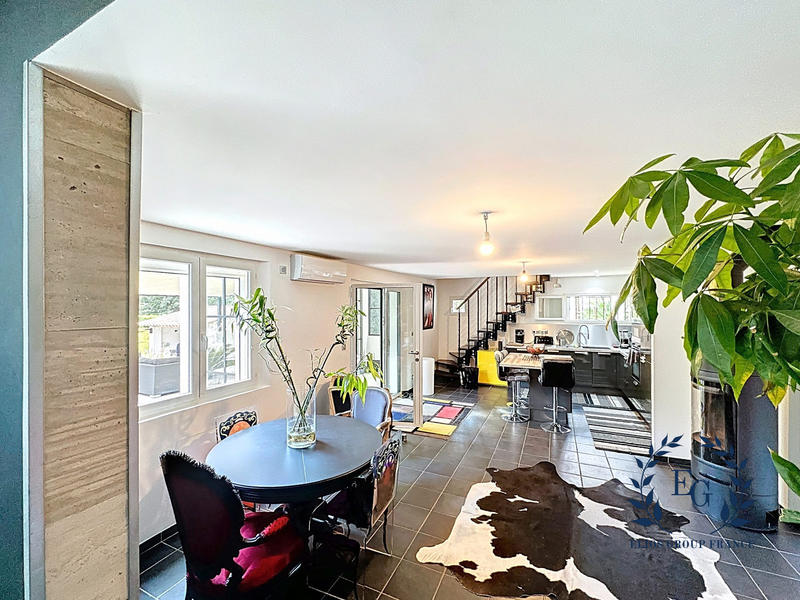 Maison traditionnelle - 207 m² - 7 pièces