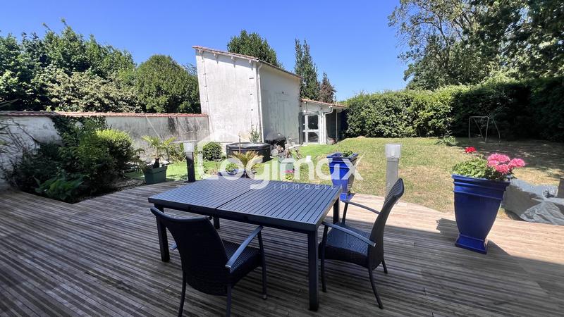 Maison - 230 m² - 6 pièces